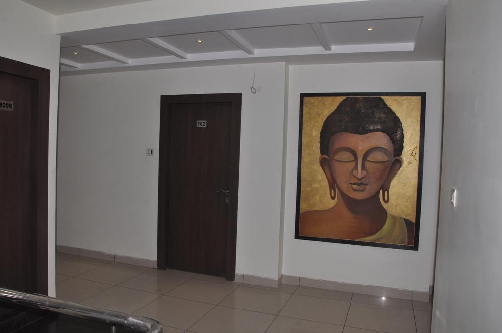 Hotel Surya Haldwāni Extérieur photo