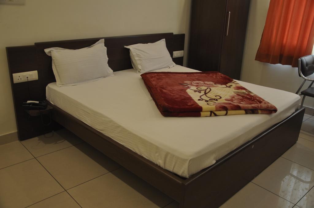 Hotel Surya Haldwāni Extérieur photo