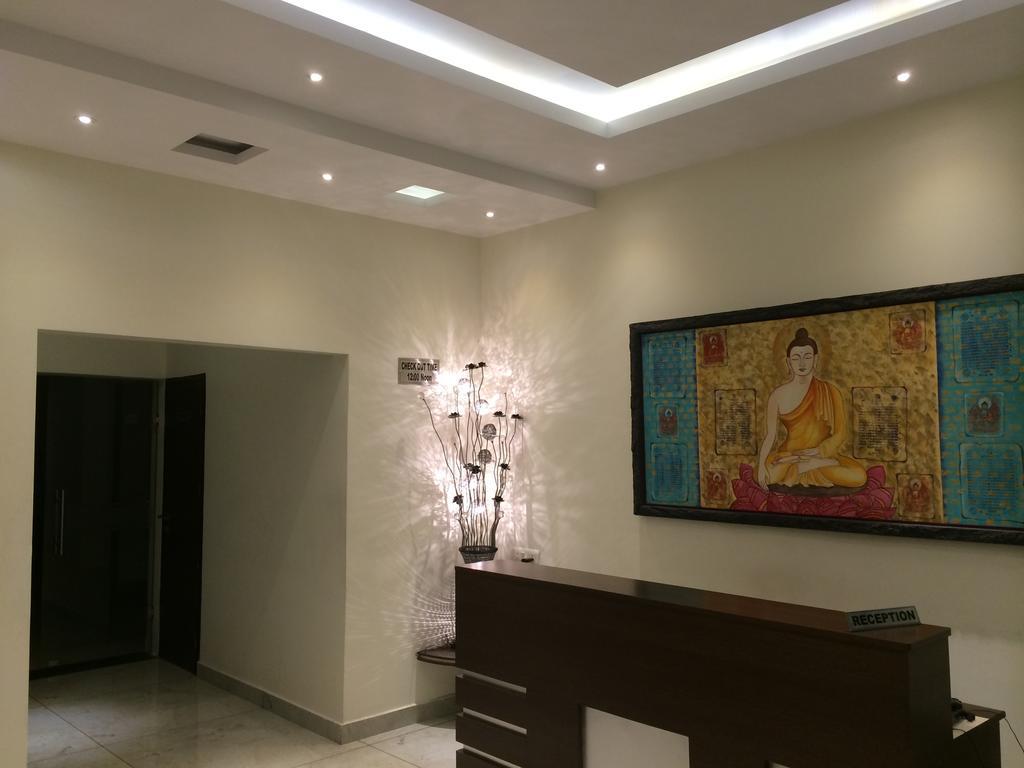 Hotel Surya Haldwāni Extérieur photo