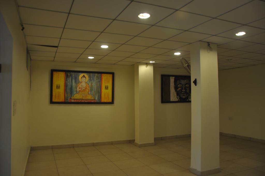 Hotel Surya Haldwāni Extérieur photo