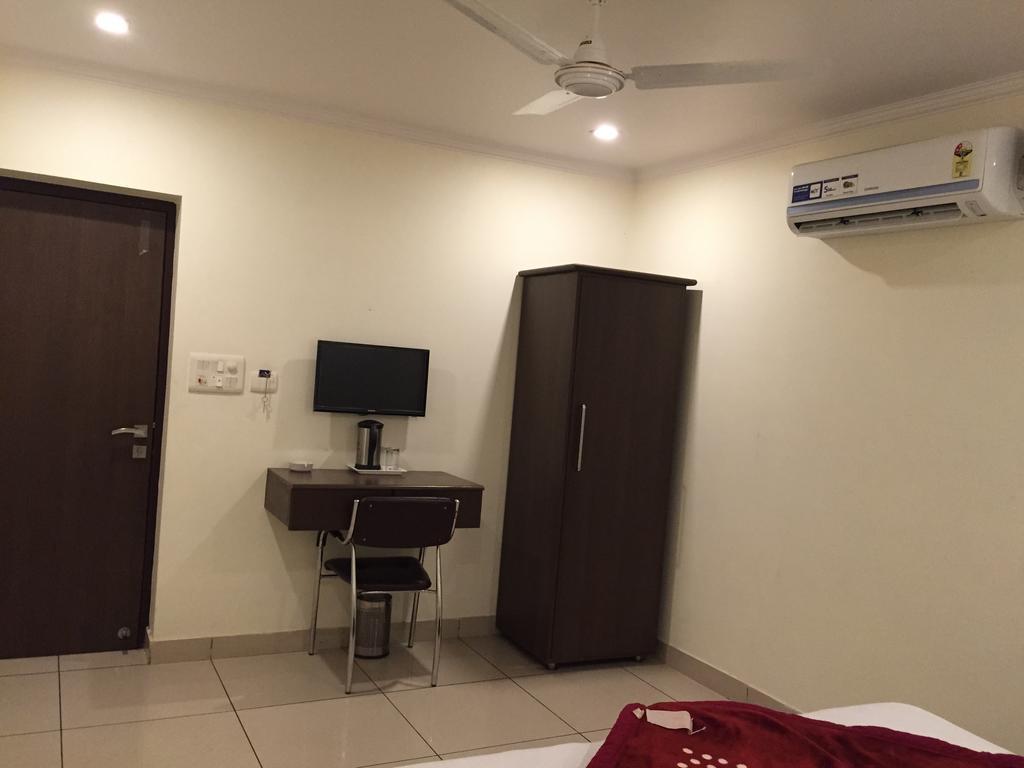 Hotel Surya Haldwāni Chambre photo